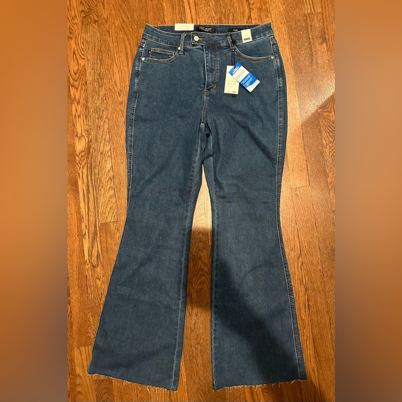 Judy Blue NWT - Picture 2 of 3